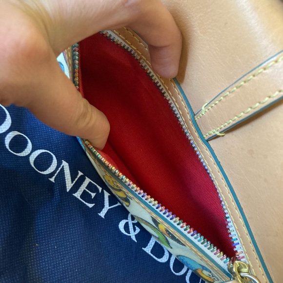 Dooney and Bourke bee shoulder bag - Picture 5 of 5